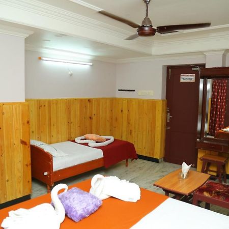 Hotel Nandha Карайкал Екстериор снимка