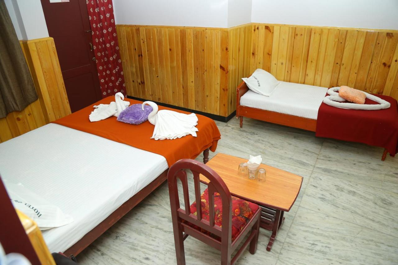 Hotel Nandha Карайкал Екстериор снимка