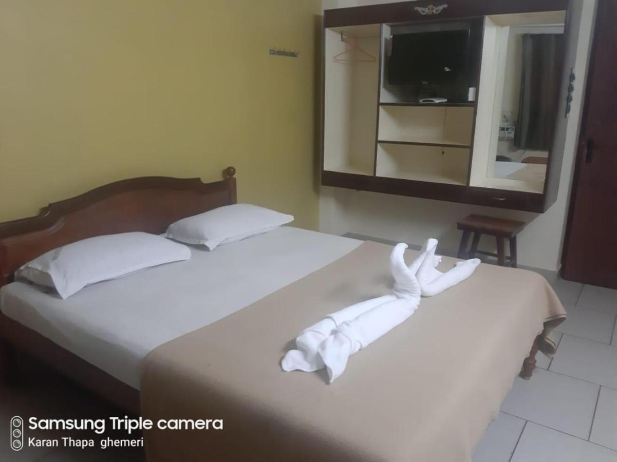 Hotel Nandha Карайкал Екстериор снимка